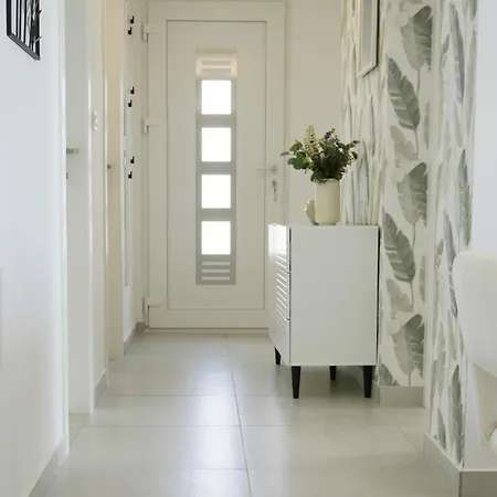 White * أوباتيا