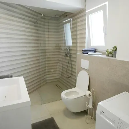 White شقة *