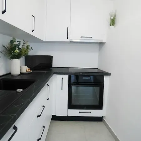 White شقة